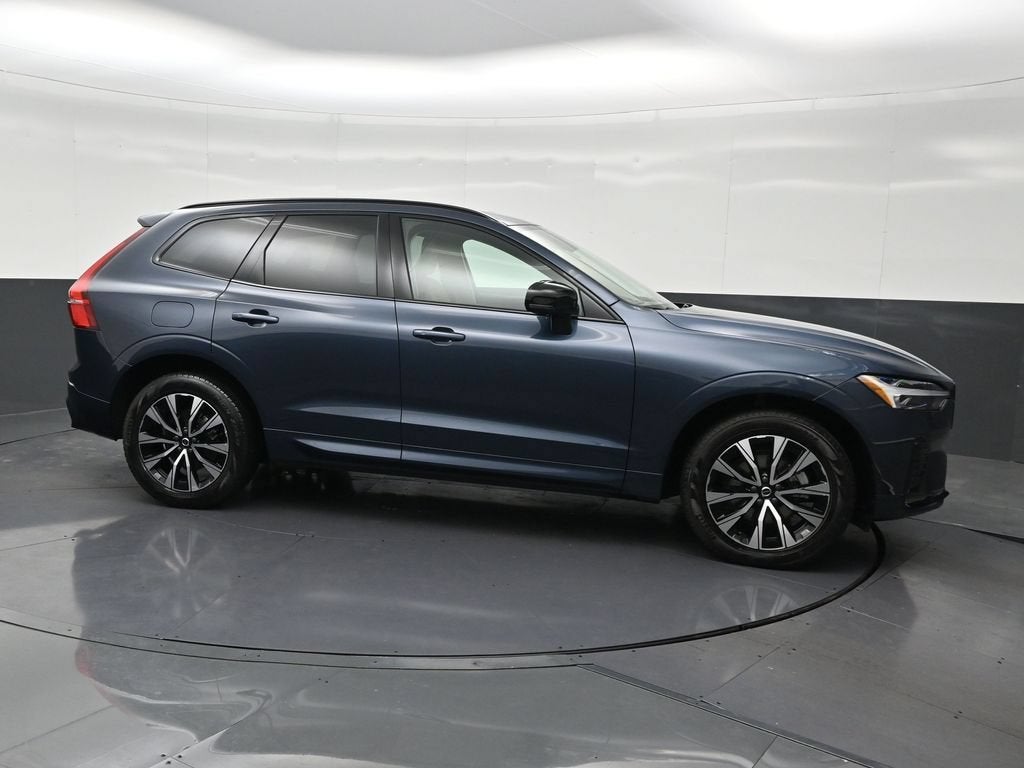 2024 Volvo XC60 Core Dark Theme