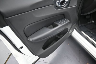 2024 Volvo XC60 B5 Core Dark Theme