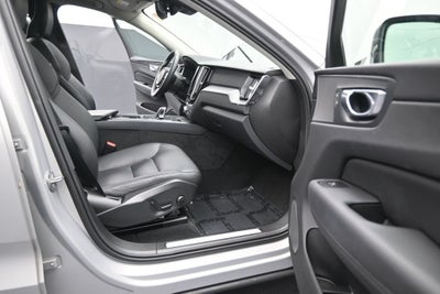 2024 Volvo XC60 B5 Core Dark Theme