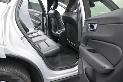 2024 Volvo XC60 B5 Core Dark Theme