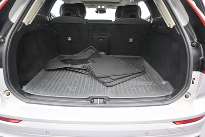 2024 Volvo XC60 B5 Core Dark Theme