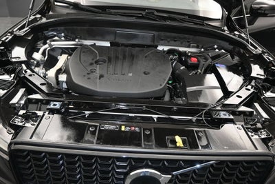 2024 Volvo XC60 B5 Core Dark Theme