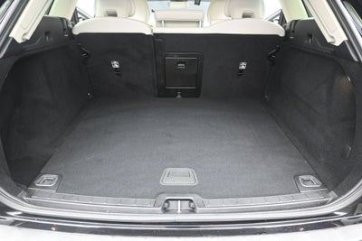 2024 Volvo XC60 B5 Core Dark Theme