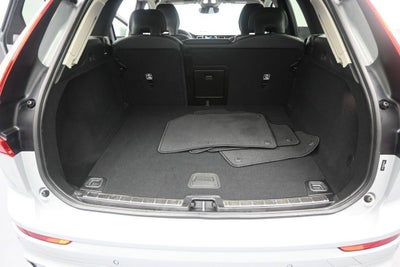 2024 Volvo XC60 Plus Dark Theme