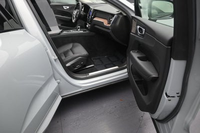 2024 Volvo XC60 Plus Dark Theme