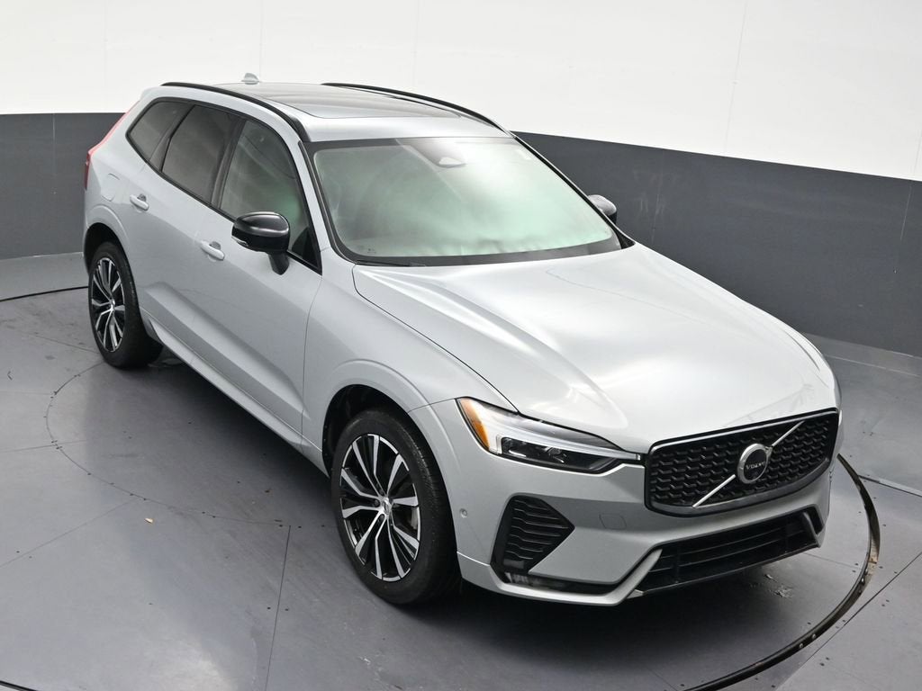 2024 Volvo XC60 Plus Dark Theme