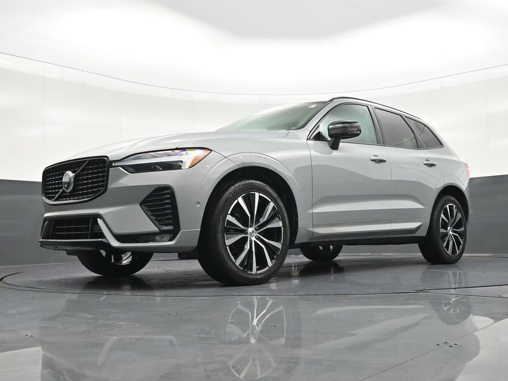 2024 Volvo XC60 Plus Dark Theme