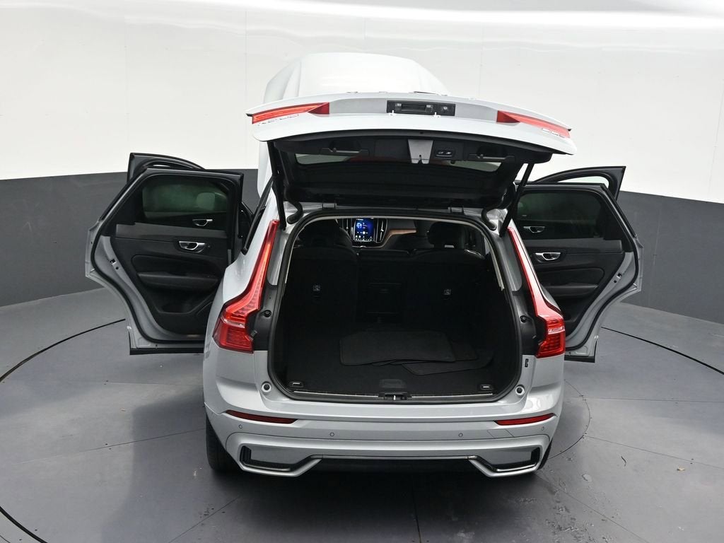 2024 Volvo XC60 Plus Dark Theme