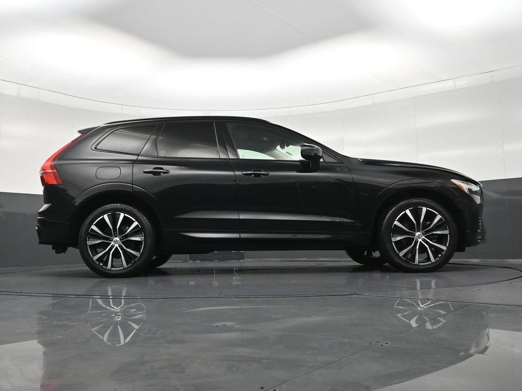 2024 Volvo XC60 B5 Plus Dark Theme