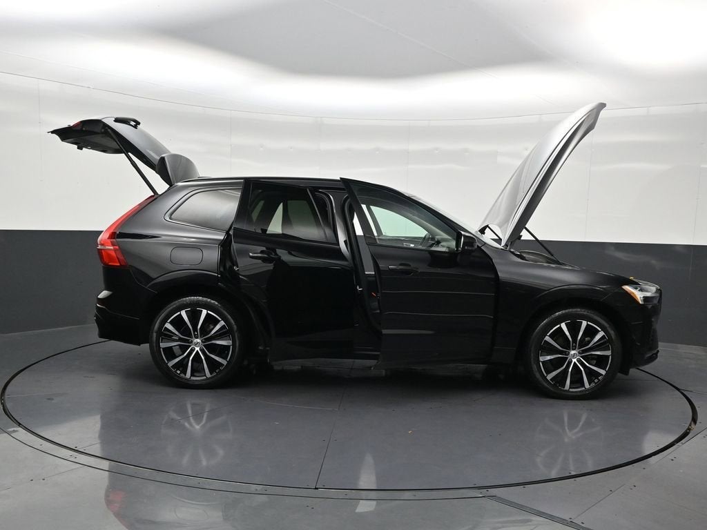 2024 Volvo XC60 B5 Plus Dark Theme