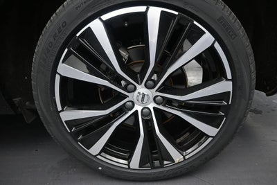 2024 Volvo XC60 Plus Dark Theme