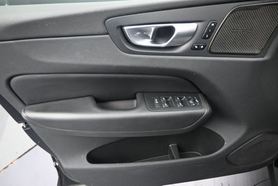 2024 Volvo XC60 Plus Dark Theme