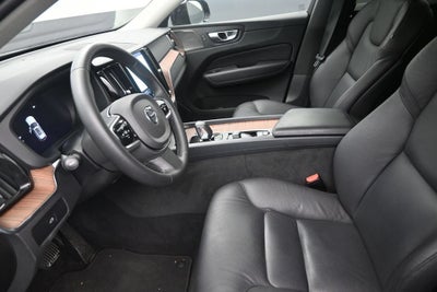 2024 Volvo XC60 Plus Dark Theme