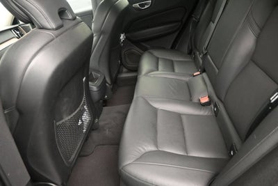 2024 Volvo XC60 Plus Dark Theme