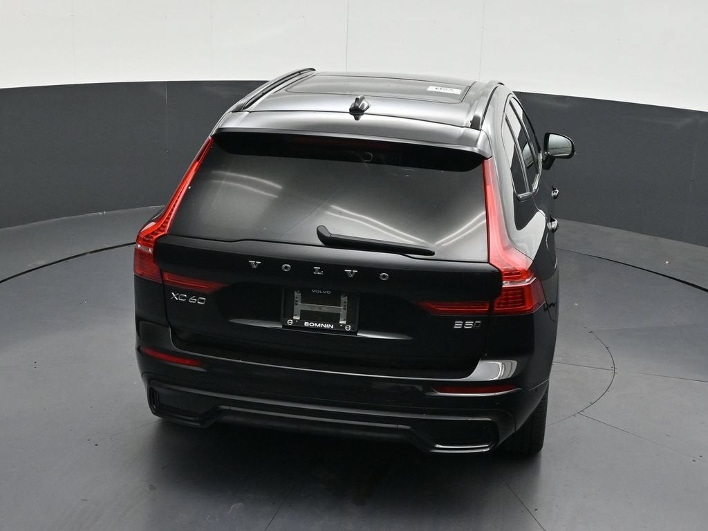 2024 Volvo XC60 Plus Dark Theme
