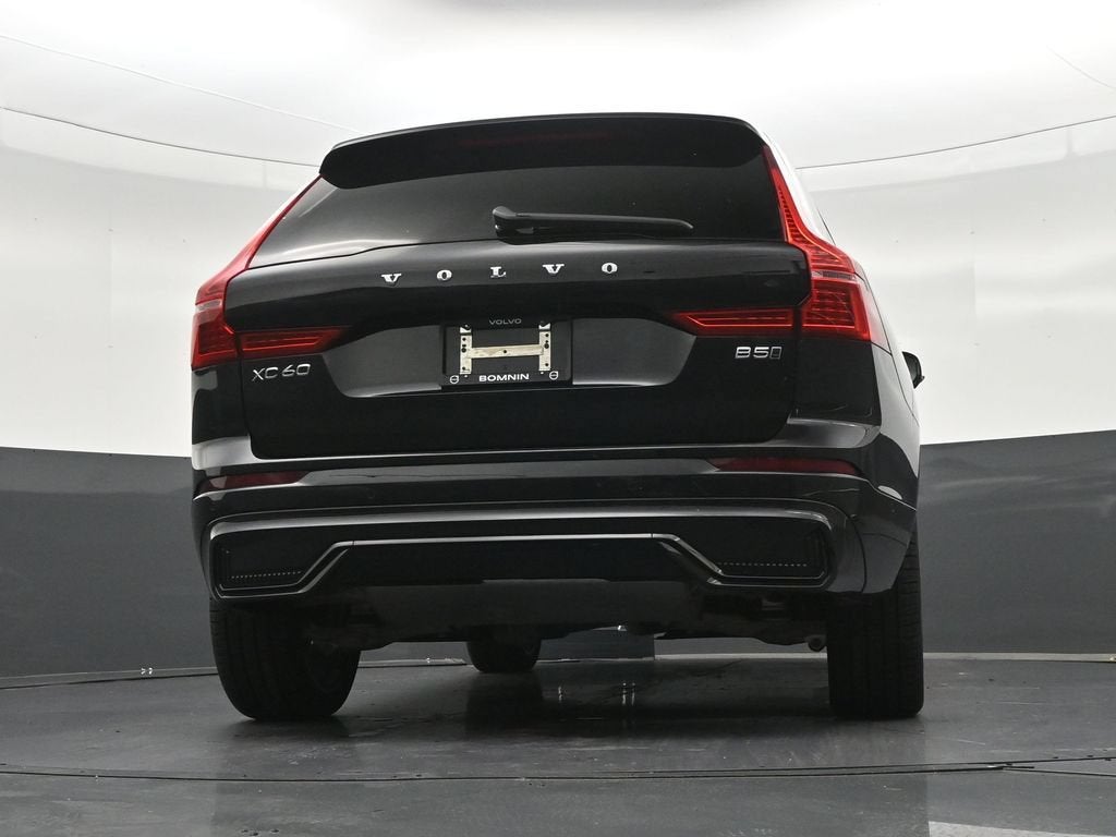 2024 Volvo XC60 Plus Dark Theme