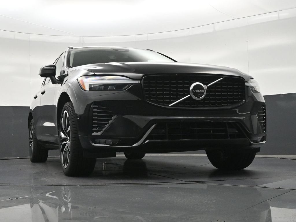 2024 Volvo XC60 Plus Dark Theme