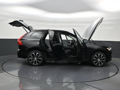 2024 Volvo XC60 Plus Dark Theme