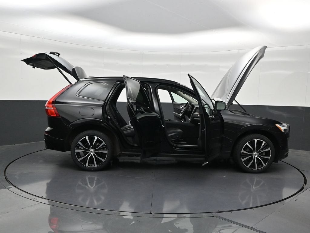 2024 Volvo XC60 Plus Dark Theme