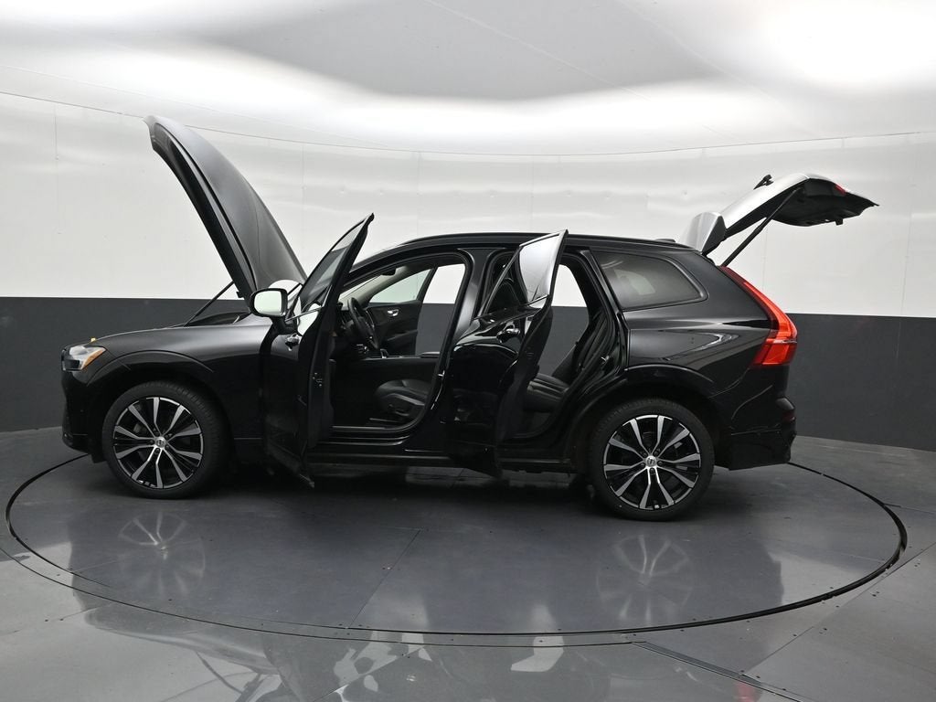 2024 Volvo XC60 Plus Dark Theme