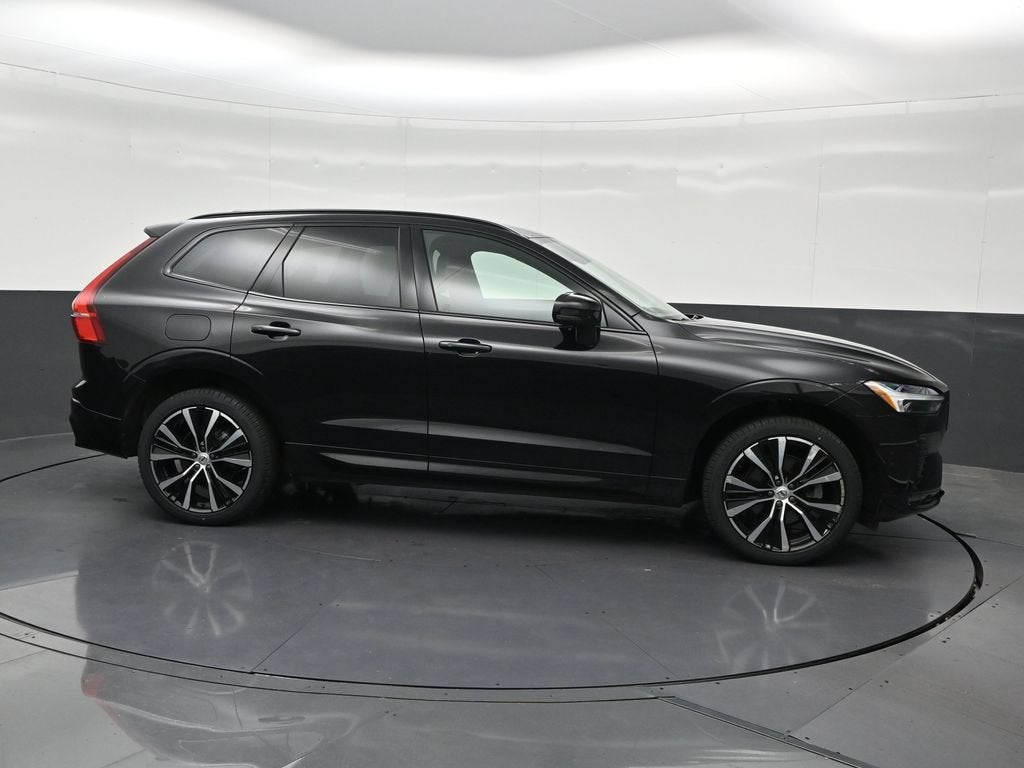 2024 Volvo XC60 Plus Dark Theme