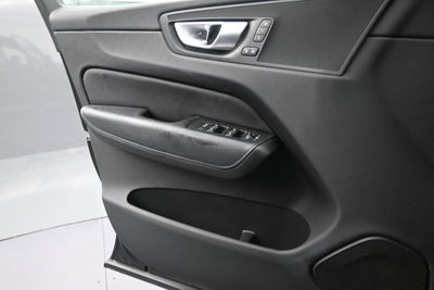 2024 Volvo XC60 Plus Dark Theme