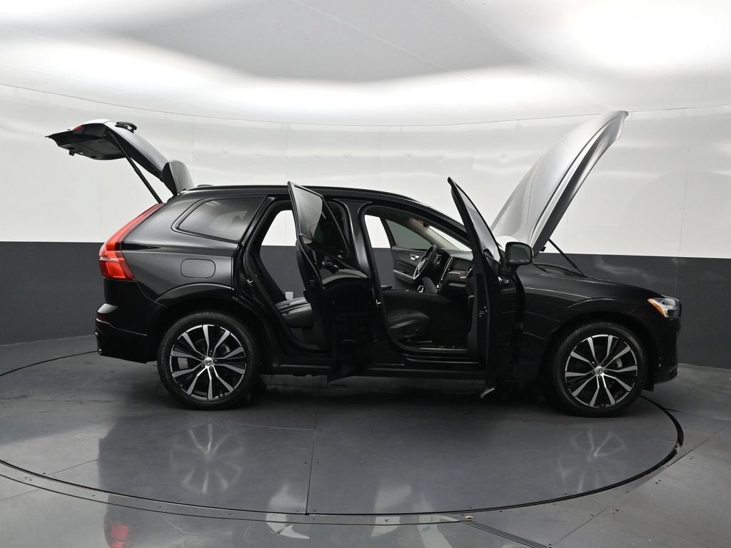 2024 Volvo XC60 Plus Dark Theme