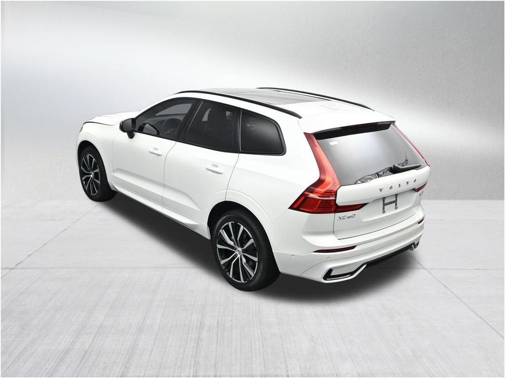 2024 Volvo XC60 Plus Dark Theme