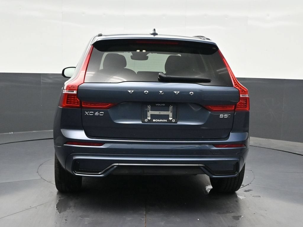 2024 Volvo XC60 B5 Plus Dark Theme