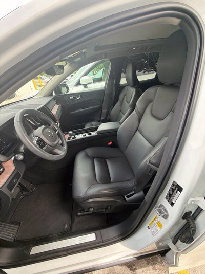2024 Volvo XC60 Plus Dark Theme