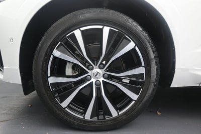 2024 Volvo XC60 Plus Dark Theme