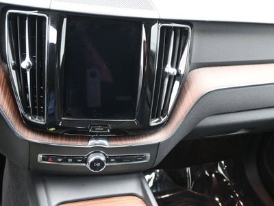 2024 Volvo XC60 Plus Dark Theme