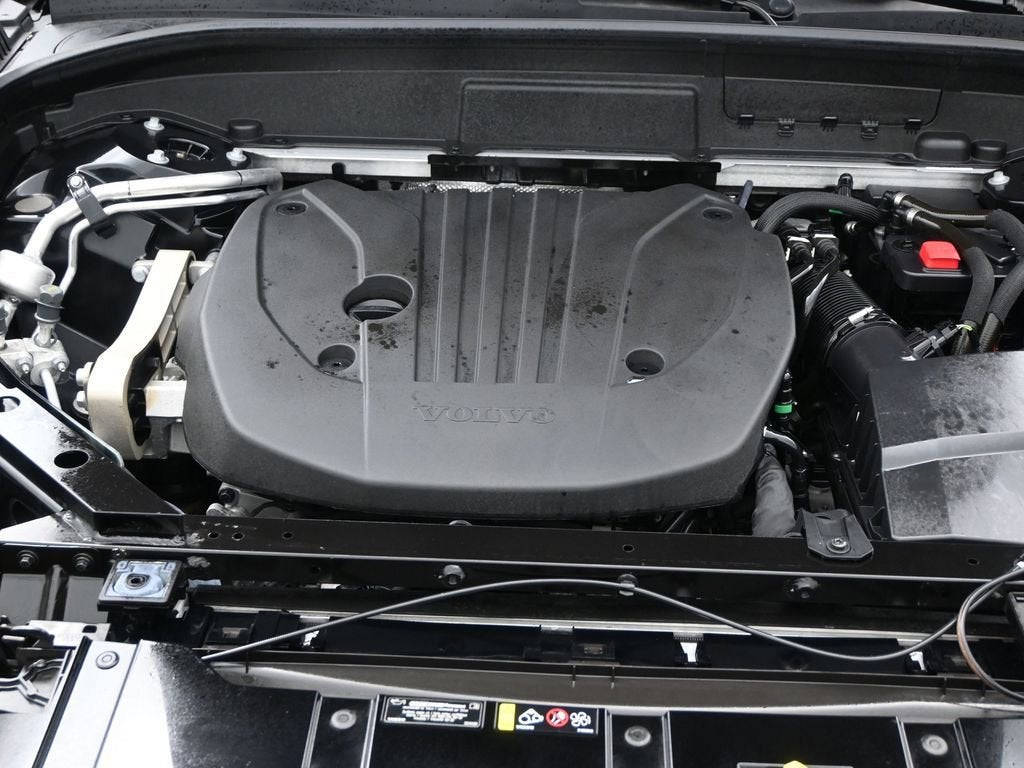 2024 Volvo XC60 Plus Dark Theme