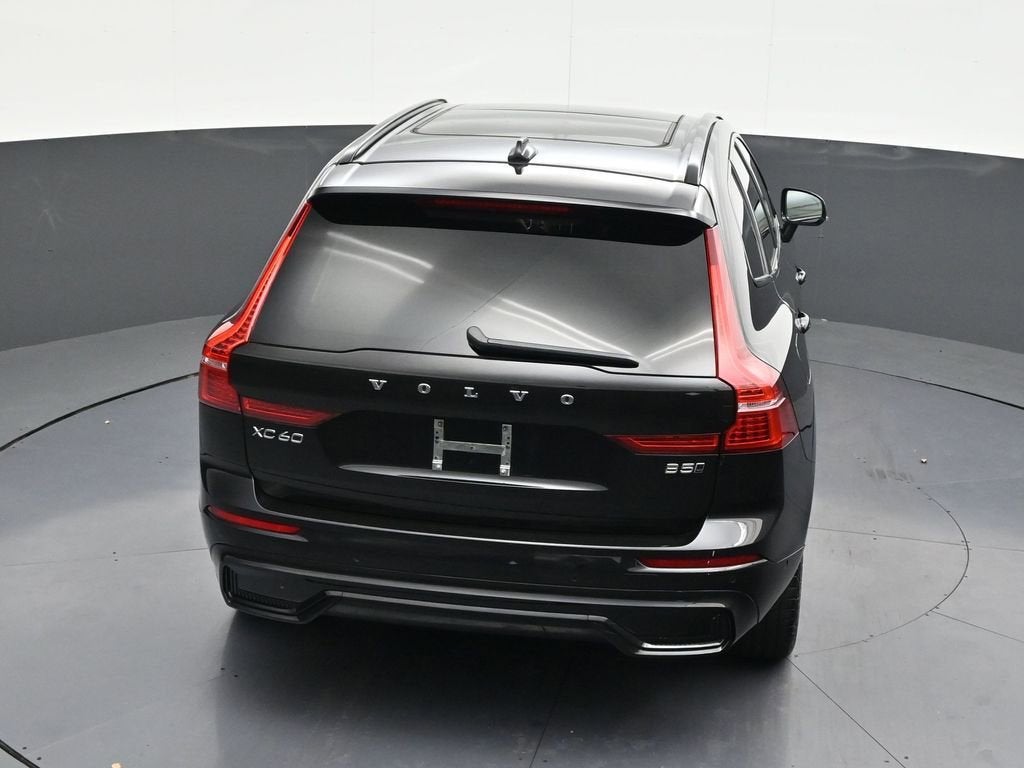 2024 Volvo XC60 Plus Dark Theme