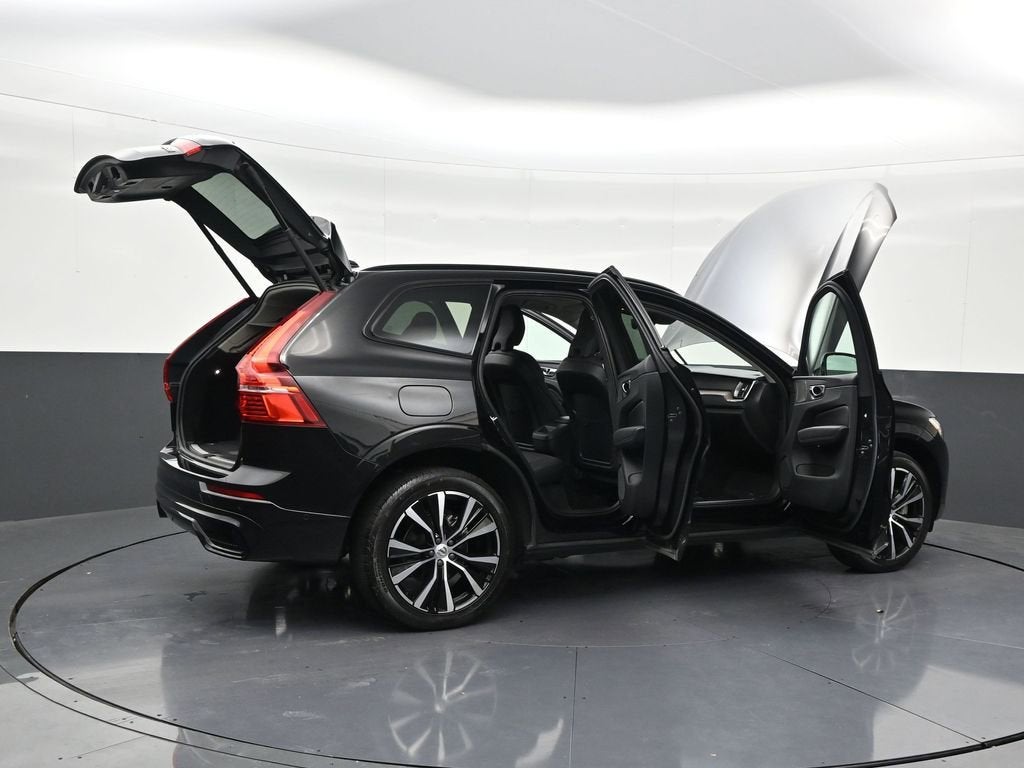 2024 Volvo XC60 Plus Dark Theme