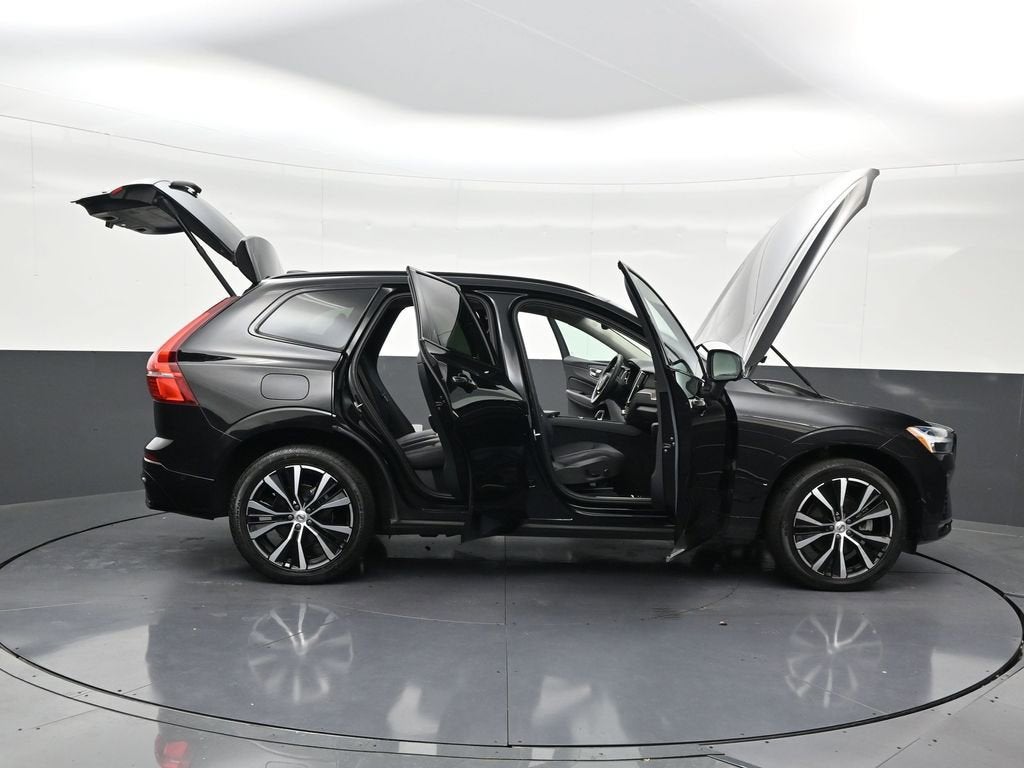 2024 Volvo XC60 Plus Dark Theme