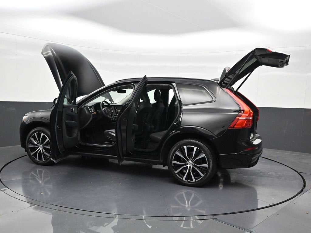 2024 Volvo XC60 Plus Dark Theme