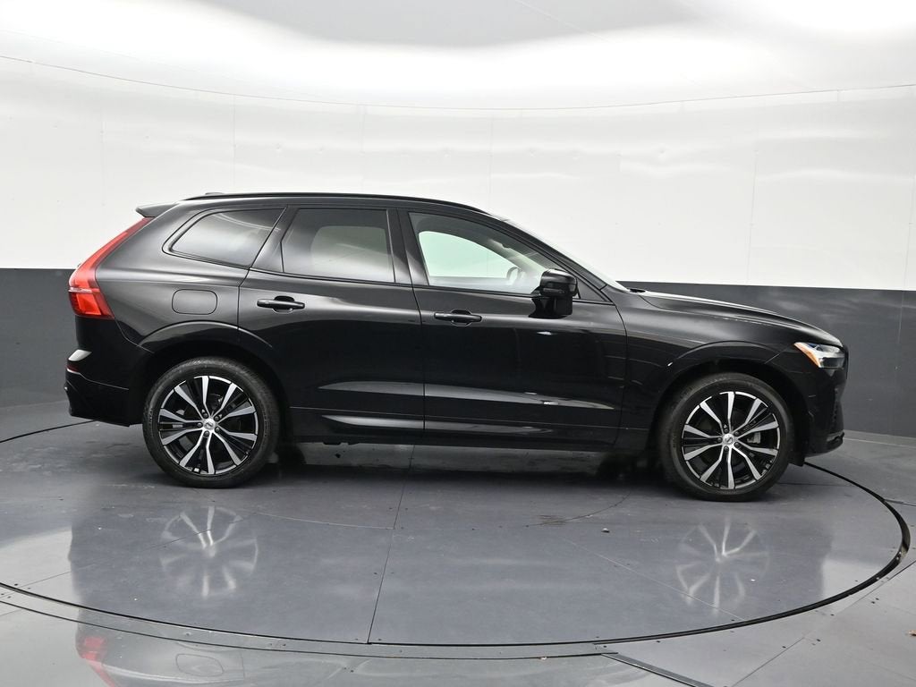 2024 Volvo XC60 Plus Dark Theme