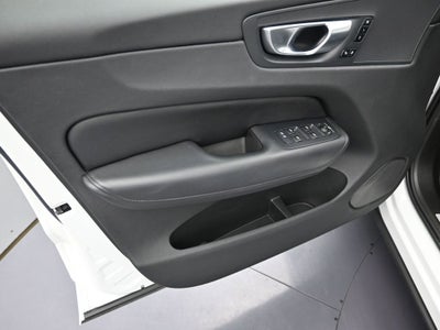 2024 Volvo XC60 Plus Dark Theme