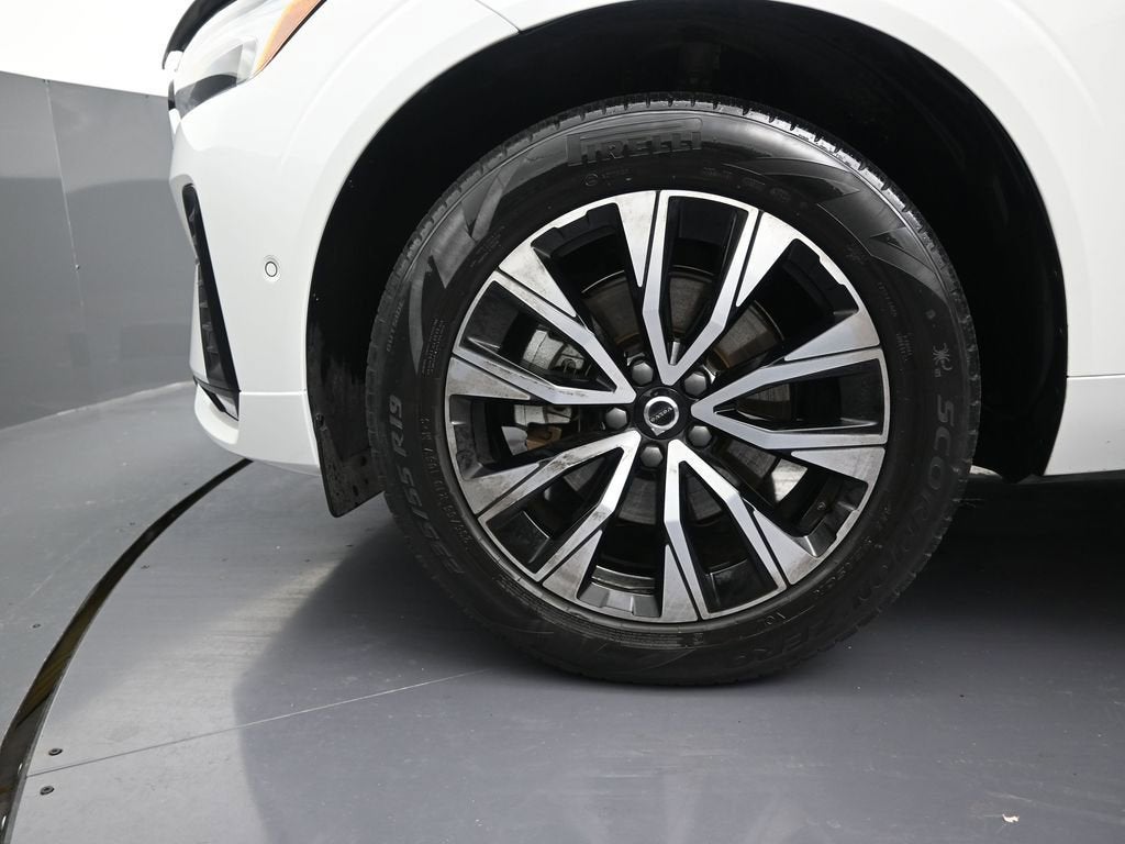 2024 Volvo XC60 Plus Dark Theme