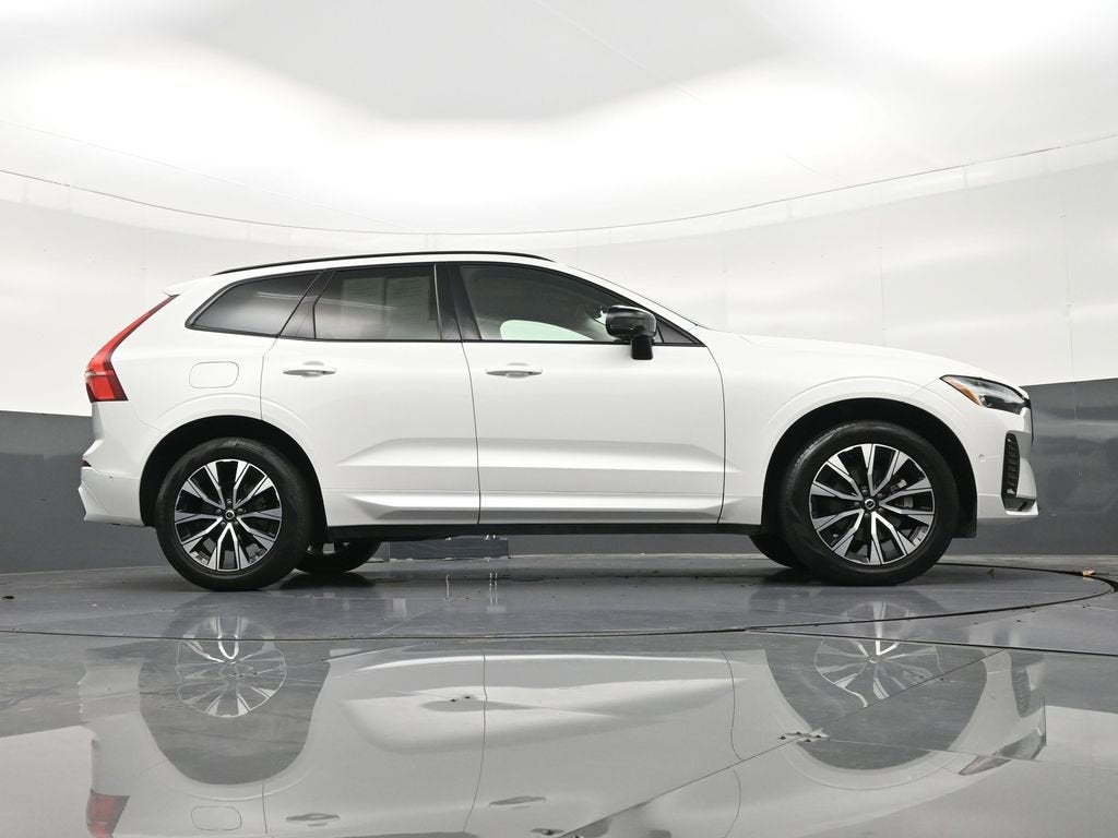 2024 Volvo XC60 Plus Dark Theme