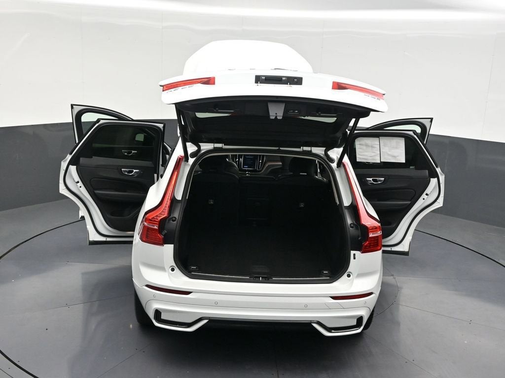 2024 Volvo XC60 Plus Dark Theme