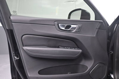 2024 Volvo XC60 Plus Dark Theme