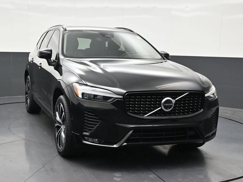 2024 Volvo XC60 Plus Dark Theme