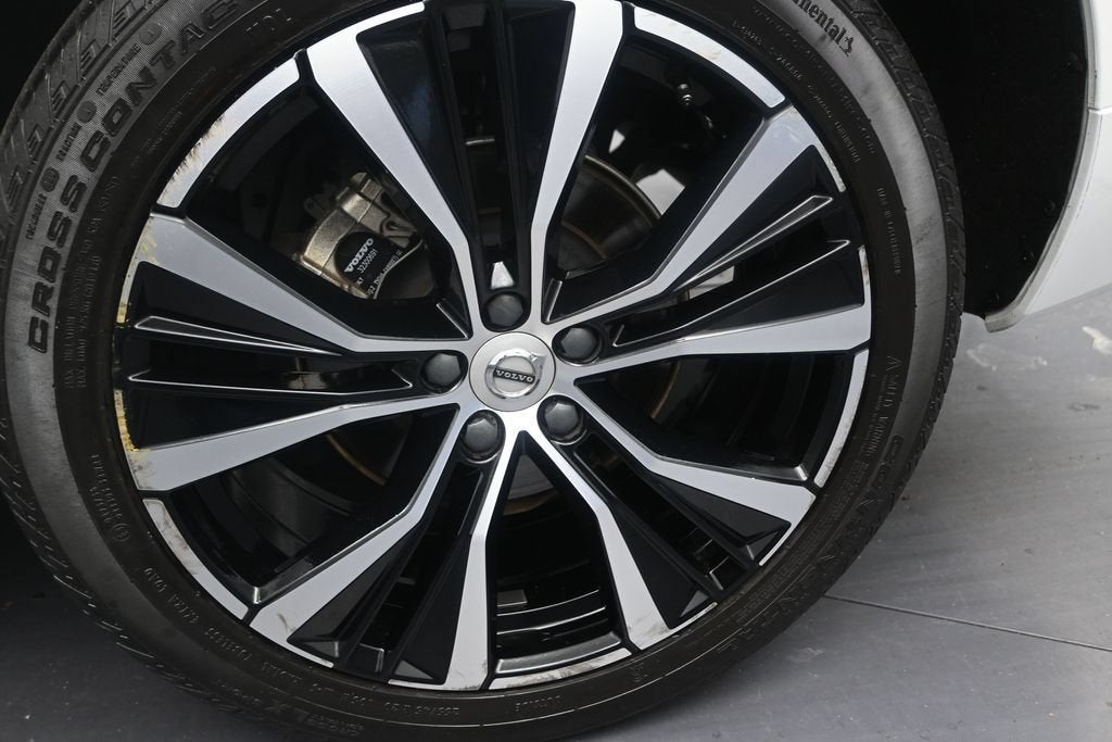 2024 Volvo XC60 B5 Plus Dark Theme
