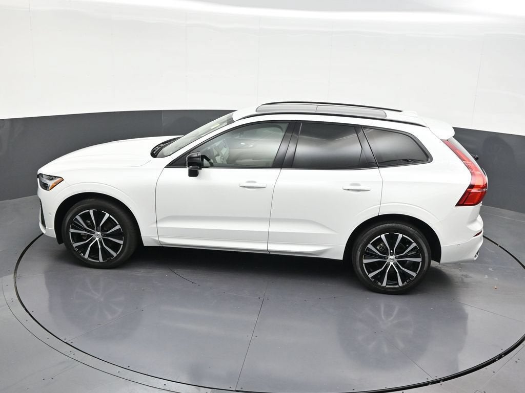 2024 Volvo XC60 B5 Plus Dark Theme