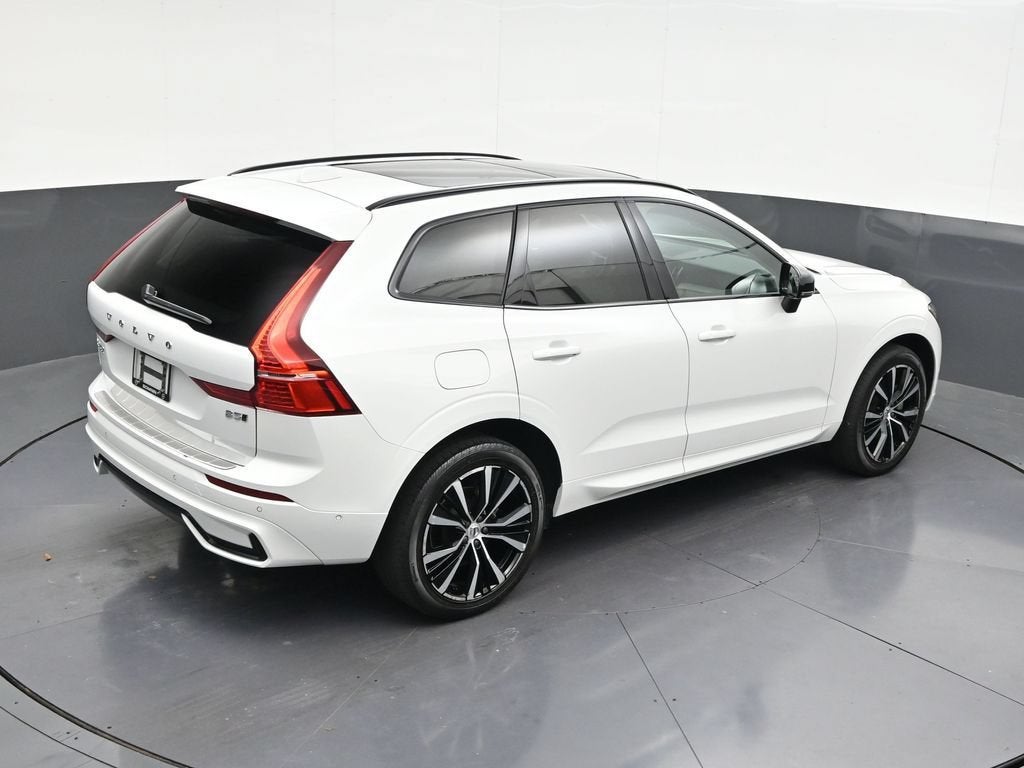 2024 Volvo XC60 B5 Plus Dark Theme