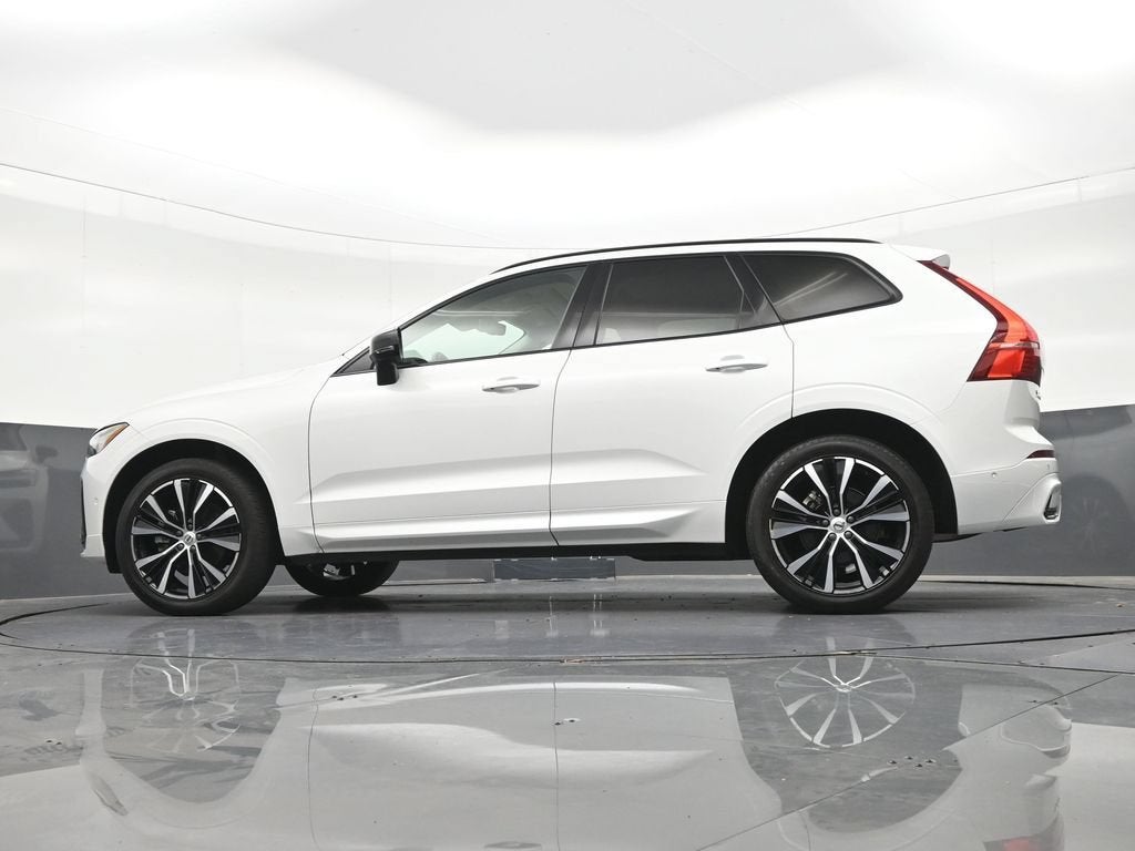2024 Volvo XC60 B5 Plus Dark Theme