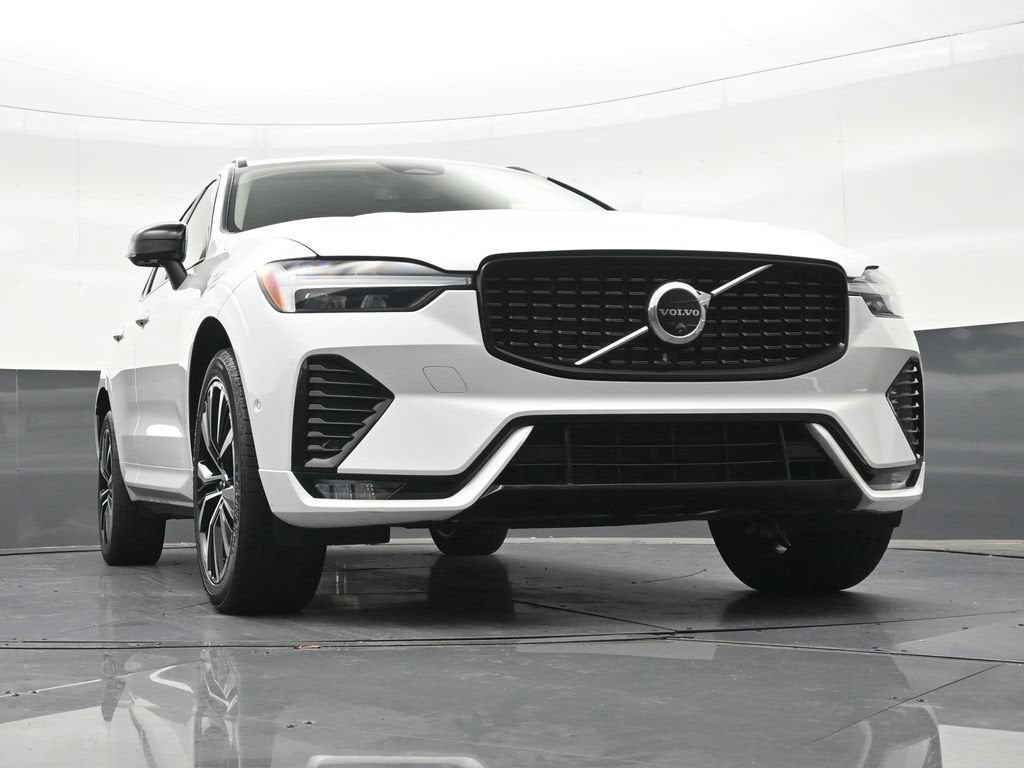 2024 Volvo XC60 B5 Plus Dark Theme