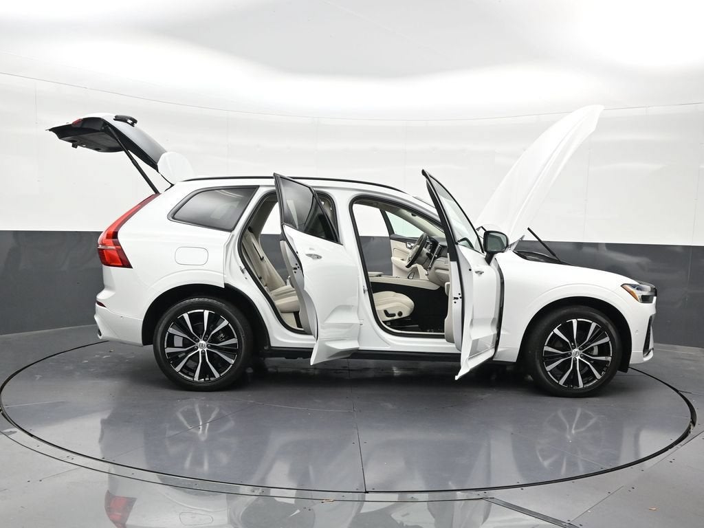 2024 Volvo XC60 B5 Plus Dark Theme